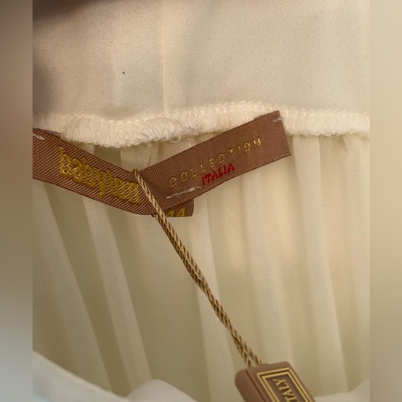 NWT Babylon Collection Italia off the shoulder ruffle top Size 44 in cream - Picture 2 of 8